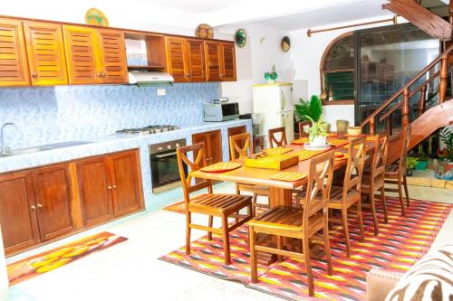 Η κουζίνα ή μικρή κουζίνα στο Precious Furaha Homes