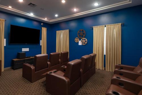 Marina Del Rey Beach Retreat w Hot Tub, Billiards & Grill photo 35