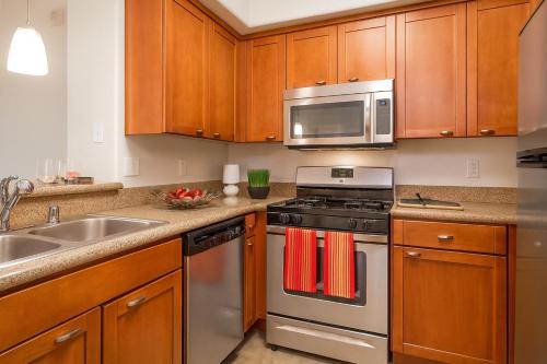 Marina Del Rey Beach Retreat w Hot Tub, Billiards & Grill photo 34