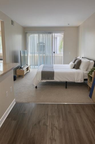 Marina Del Rey Beach Retreat w Hot Tub, Billiards & Grill photo 36