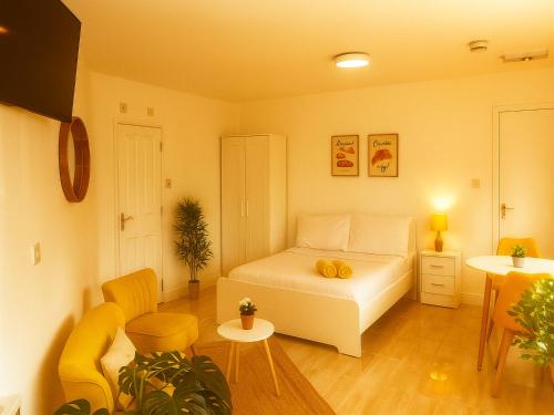 Posezení v ubytování Boutique-Style Studio Near BHX Airport & NEC