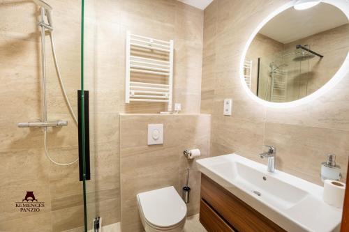 Un baño de Kemencés Csárda és Panzió