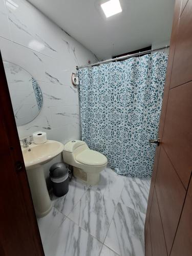 Koupelna v ubytování La última parada del Alauseño