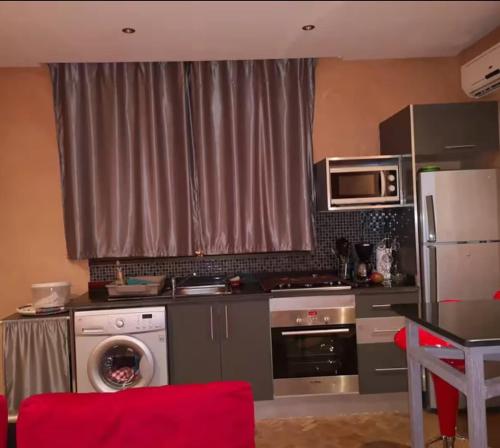 Кухня или мини-кухня в Appartement avec rooftop privé 3km des plages Taghazout surf
