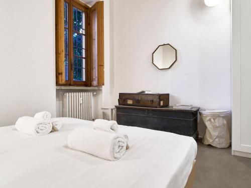 Ένα ή περισσότερα κρεβάτια σε δωμάτιο στο Design Apartment with Private Street Entrance