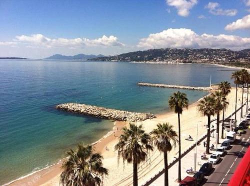 Sea front studio in Juan-les-Pins