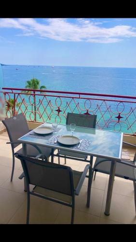 Sea front studio in Juan-les-Pins