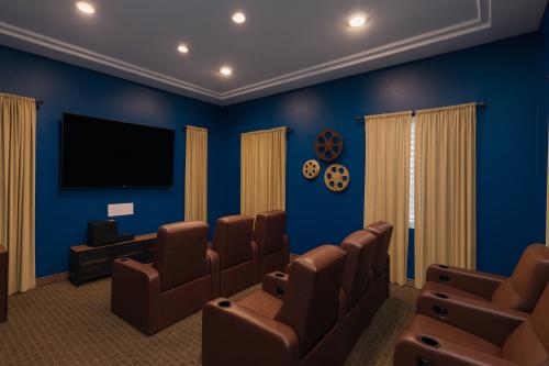 Sunny Marina Del Rey Apartment- Hot Tub, Game Room, BBQ, Projector photo 31