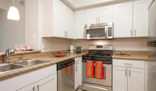 Sunny Marina Del Rey Apartment- Hot Tub, Game Room, BBQ, Projector photo 36