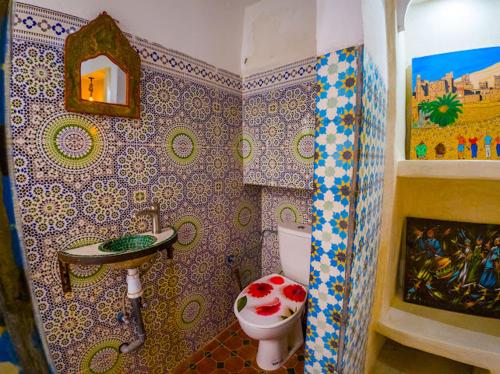 Koupelna v ubytování Dar Sarsar Artistic Music