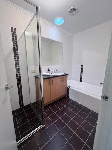 Ένα μπάνιο στο Blue Bird Villa Hamilton