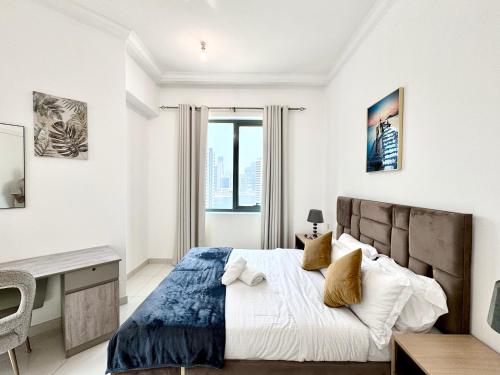 Royal Maison Deluxe 2 Br in Executive Bay