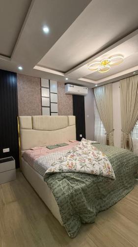 Postel nebo postele na pokoji v ubytování Quantum Havens Apartment - LISBON