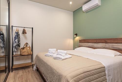 Postel nebo postele na pokoji v ubytování Blue Garden Samos Apartments