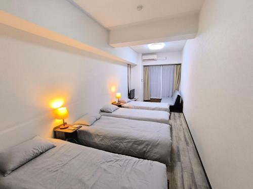 Postel nebo postele na pokoji v ubytování 8Close to the station, 2 stations can be used, spacious space, maximum 5 people