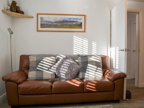 Posezení v ubytování Wise Cottage