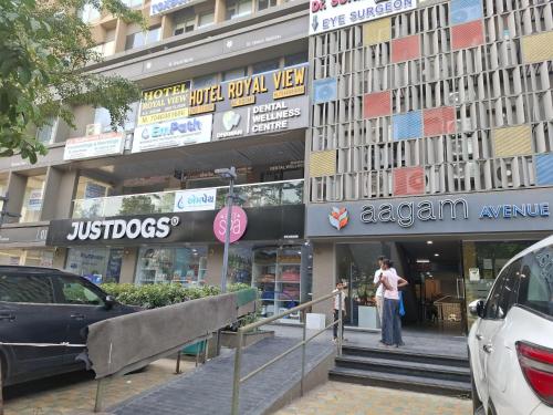 Foto de la galería de HOTEL ROYAL ViEW en Jāmb