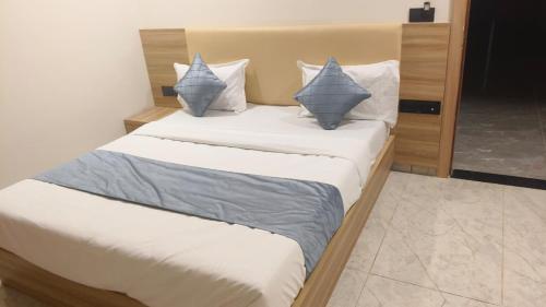 Foto de la galería de HOTEL ROYAL ViEW en Jāmb