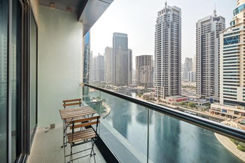 Luxury JLT Studio Lake View Metro & Marina