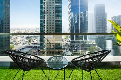 Stylish JLT Studio Lake View PoolMarina Walk