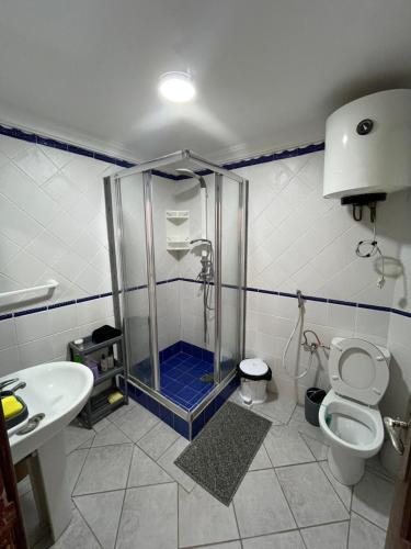 Ένα μπάνιο στο one bedroom apartment in tamraght