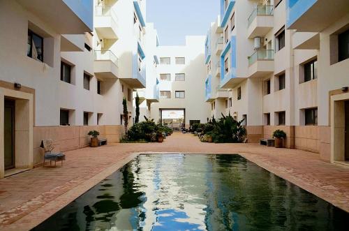 La alberca dentro o cerca de blue perl appt luxury services pool 2 min from beach