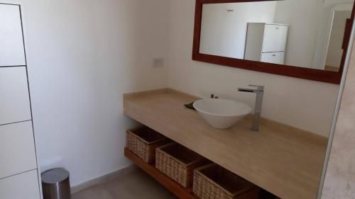 Ένα μπάνιο στο Casa a la Laguna BARRIO SAN SEBASTIAN AREA 10