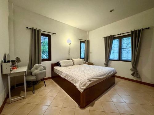 Ένα ή περισσότερα κρεβάτια σε δωμάτιο στο Fisherman Pool Villa - Koh Samui