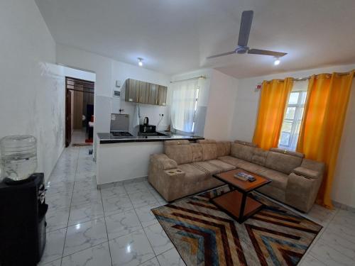 Una cocina o zona de cocina en Home by Mercy Apiyo