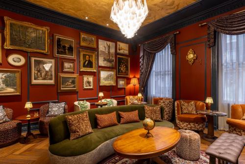 a living room with a green couch and a table at Bertrand's Townhouse in London
