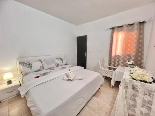 CHAMBRE HARMONIEUSE cosy sans eau chaude a yoff virage N1