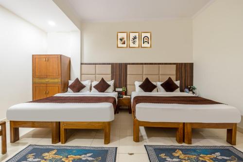 En eller flere senge i et værelse på Hotel South Indian