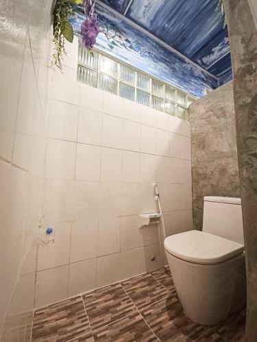 a bathroom with a toilet in a room at MT friendhome&hostel2 in Phuket