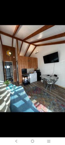 a living room with a bed and a table at Apartamento Puerta A La Patagonia 2 in Chaitén