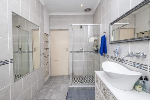 a bathroom with a sink and a shower at Ridah's Accomodation in Bellville