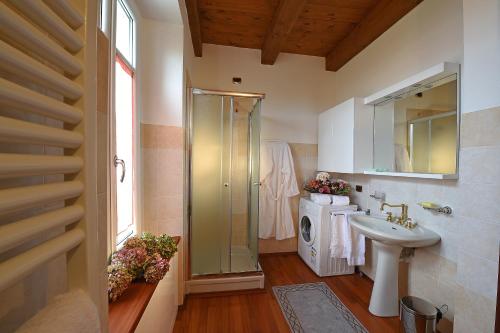 A bathroom at Villa Durando