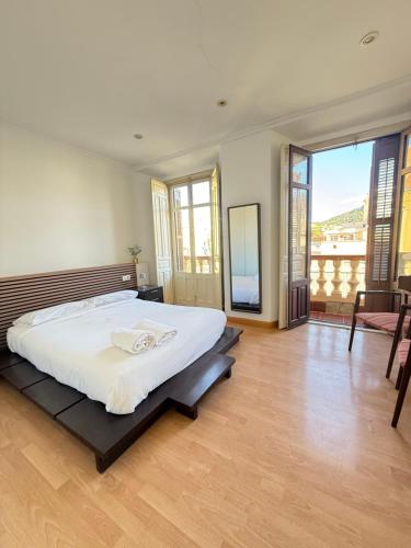 En eller flere senge i et værelse på Habitaciones corazón Centro Histórico Málaga Homestay