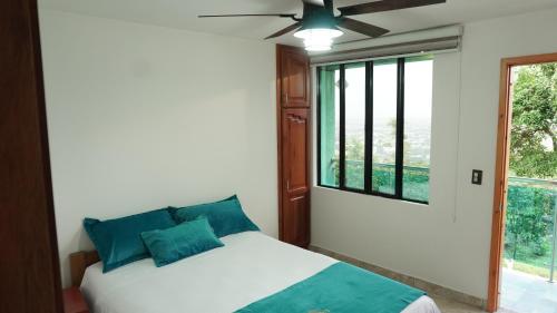 Ένα ή περισσότερα κρεβάτια σε δωμάτιο στο Cristo rey hostal campestre