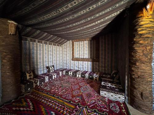 Una cama o camas en una habitación de Hotel Gourari