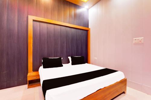 Ένα ή περισσότερα κρεβάτια σε δωμάτιο στο Hotel O Shagun palace