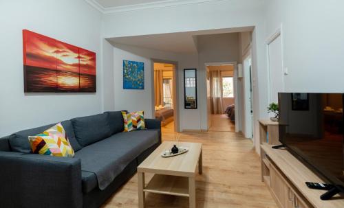 Stylish 2BR Near National Archaeological Museum