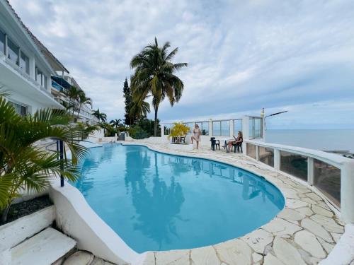 a swimming pool with a view of the ocean at Hotel La Loma in Miches