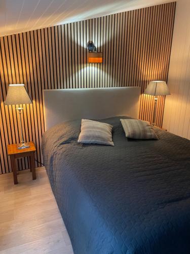 Ένα ή περισσότερα κρεβάτια σε δωμάτιο στο Le petit gîte