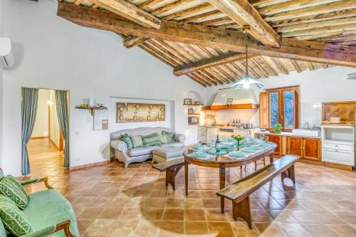 Χώρος καθιστικού στο Amazing Berignone Natural Paradise Apt - Happy Rentals