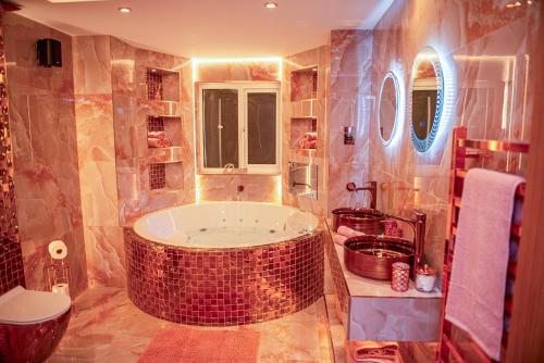 Ένα μπάνιο στο Optimal Apartments Huddersfield