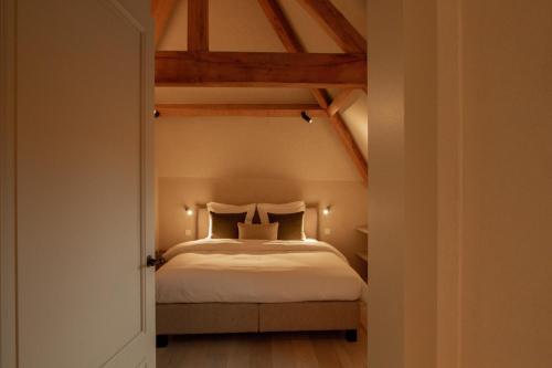 达默De Snippe的房间里有一张床的卧室