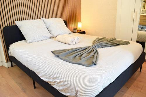 En eller flere senge i et værelse på Le Nid Dizac - Close to downtown - New - 3 people