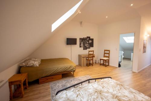 Ένα ή περισσότερα κρεβάτια σε δωμάτιο στο Maison "La Cloysienne"