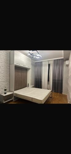 Llit o llits en una habitació de Apartman