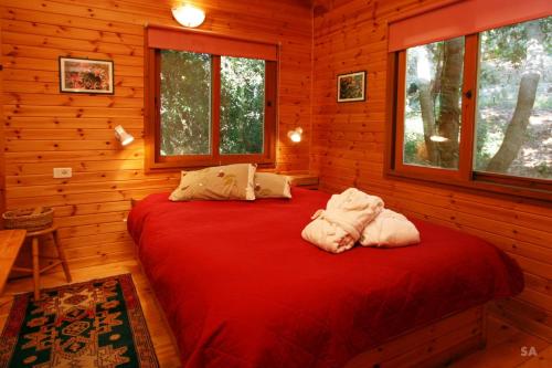 Ένα ή περισσότερα κρεβάτια σε δωμάτιο στο בית אמיתי מתת